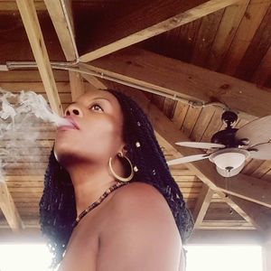 Meet your Posher, Toni